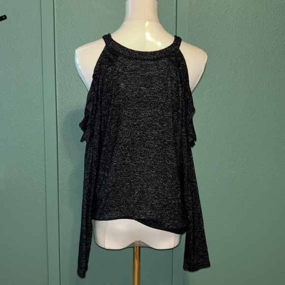 Women's American Eagle Long sleeve sweater cut out - Picture 3 of 4